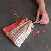 Yarn and Colors Ruffle Pouch Crochet Kit 041 Coral-2