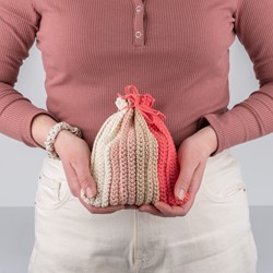 Yarn and Colors Ruffle Pouch Crochet Kit 041 Coral