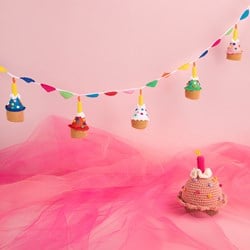 Cupcake Bunting - Crochet Kit