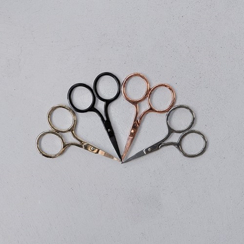 Yarn and Colors Tiny Scissors Black-2