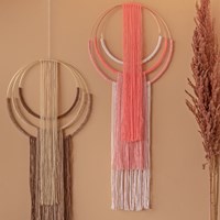Yarn and Colors Wrapped up Wall Hanging 040 Pink Sand Macramé Kit