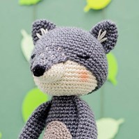 Yarn and Colors Faye Fox / William Wolf Crochet Kit 097 Shadow-2