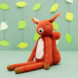 Yarn and Colors Sal Squirrel Crochet Kit 024 Chestnut
