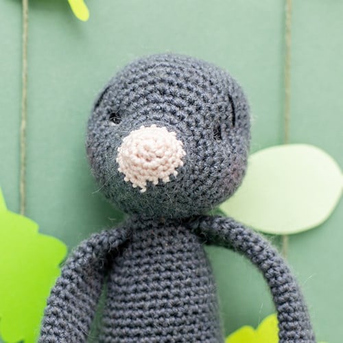 Yarn and Colors Max Mole Crochet Kit 098 Graphite-2