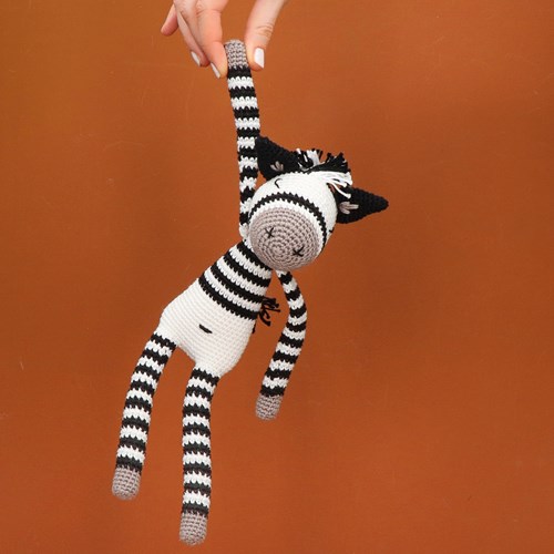 Yarn and Colors Zapp Zebra Crochet Kit